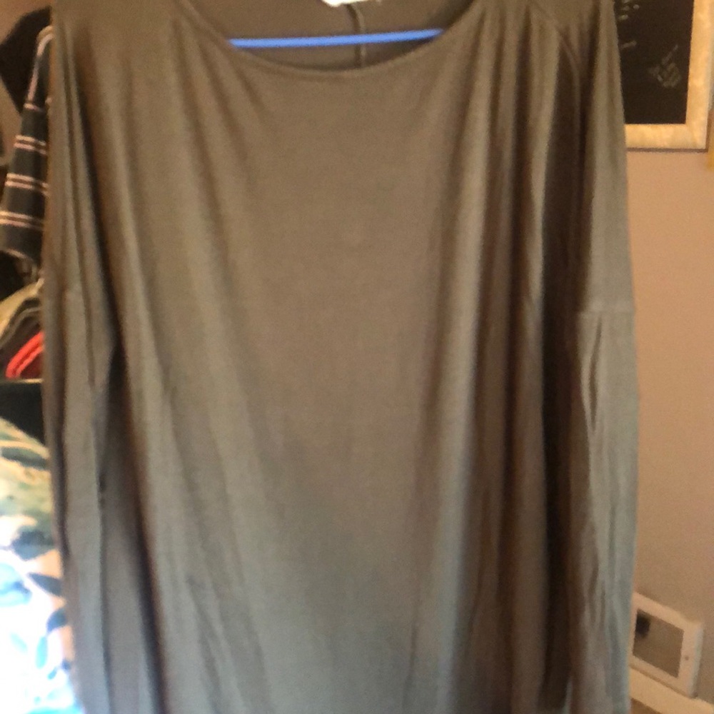Lightweight long sleeve shirt like an olive green